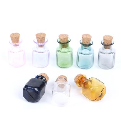 2 piezas 1:12 Minibotellas de Vidrio de Color para Casa de Muñecas Botellas de Corcho Frascos Pequeños Viales Modelo