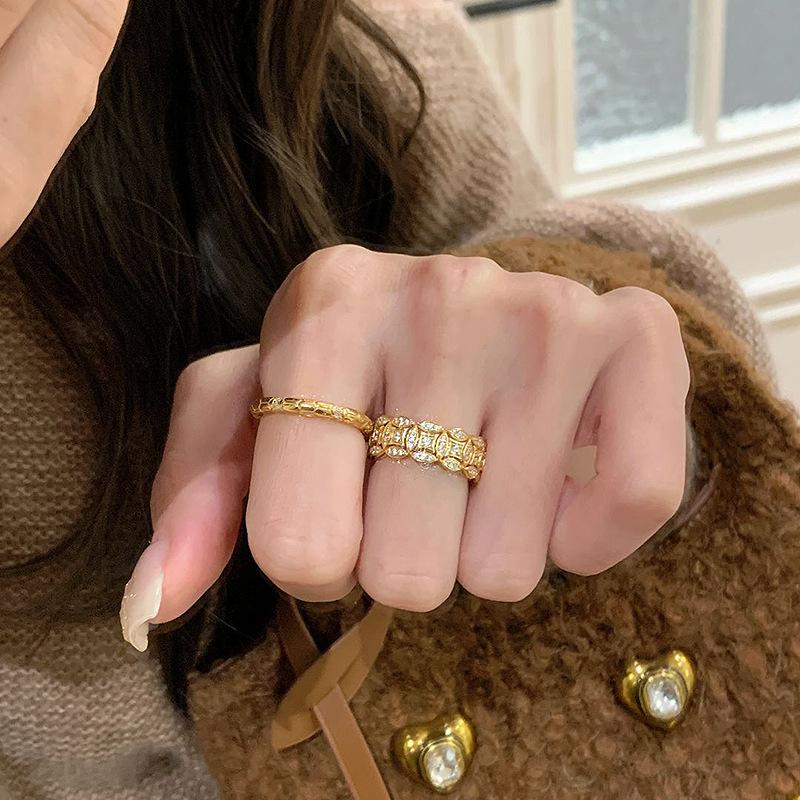 Light Luxury Retro Inlay Full Diamonds Golden Coin Female Ring New In Round Exquisite Hollow Out Rings for Women Daily