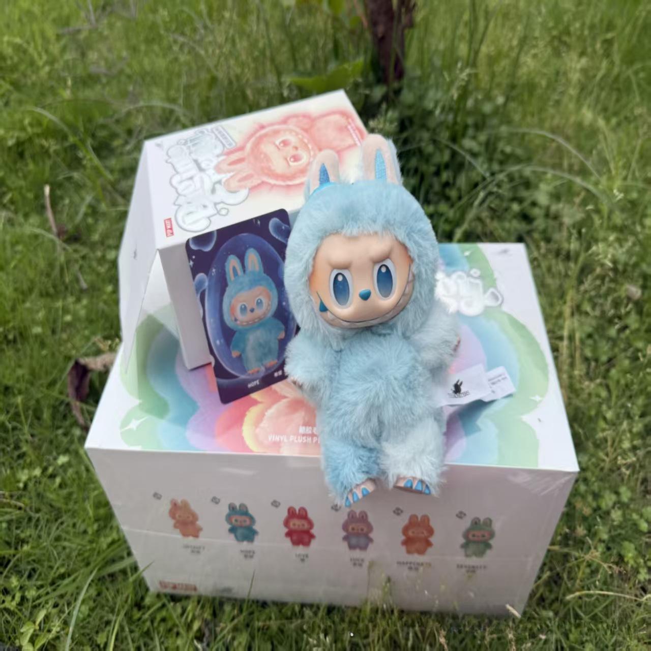 

17см Новая 3.0 Серия Высокая Энергия Слепая Коробка Три Поколения Макарон Цвет Виниловая Кукла Милый Плюш синий