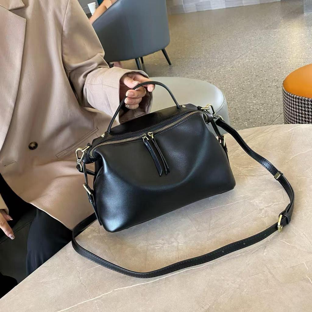 Versatile Women's Crossbody Shoulder Bag - Vegetable-Tanned Top-Grain Cowhide, Zipper Dumpling Design, Large Capacity for Daily Commute