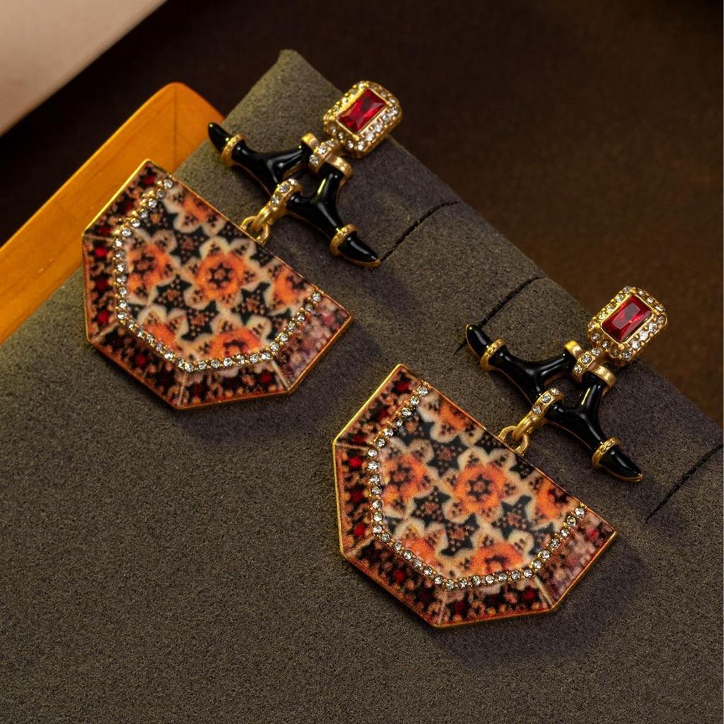 Medieval vintage ethnic wind diamond-encrusted geometric earrings, temperament versatile high-end earrings, medieval diamond-encrusted earrings