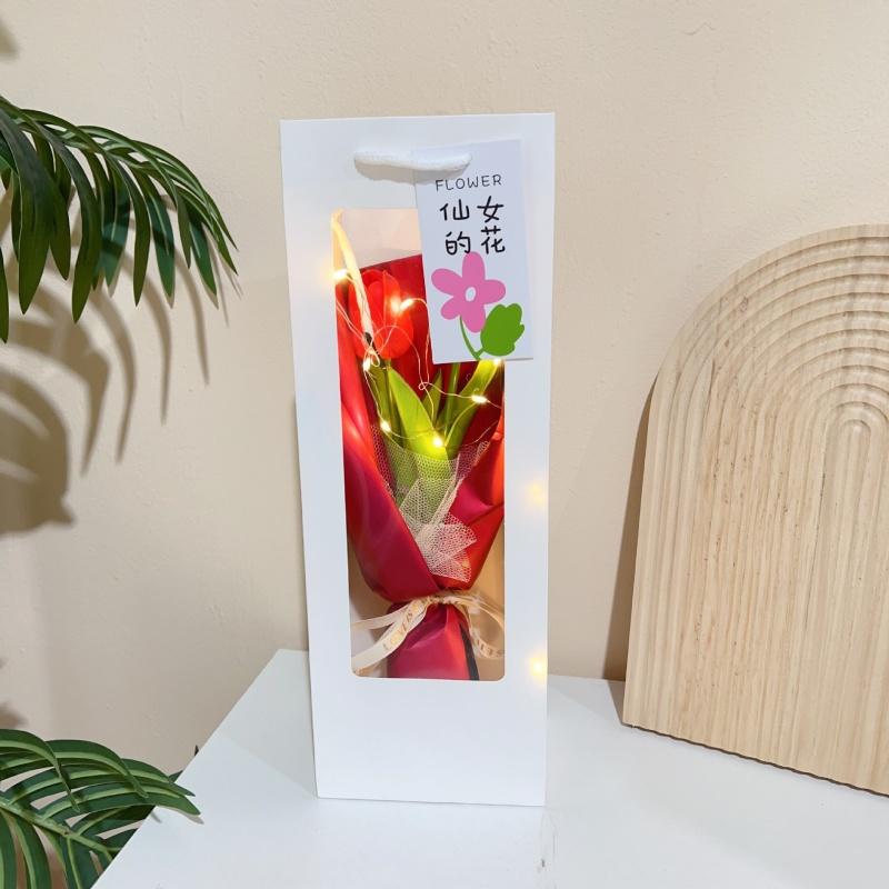 Kreativní ručně držená kytice tulipánů Háčkované květiny Puff se světelnými řetězy Ručně vyráběný dárek ke Dni učitelů, Valentýnu