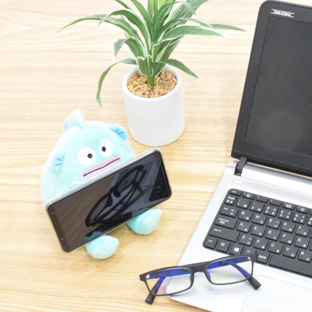 MORIPiLO Sanrio Smartphone Stand Soft To the Compatible with Vertical and Horizontal Sturdy and Cute Plush Tabletop Sanrio Morishita Makura (Hangyodon