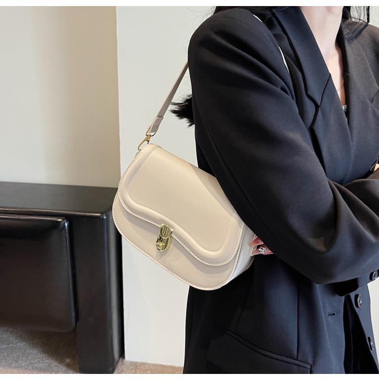 IELGY All-Match Messenger Bag Trendy Shoulder Underarm Small Square Bag