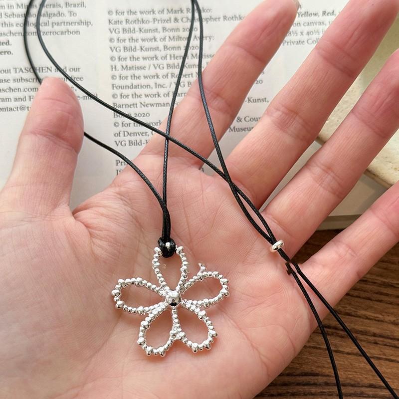 Wax Rope Hollow Flower Pull-out Necklace Korean Fashion Light Luxury High Sense Versatile Niche Personality Temperament Items