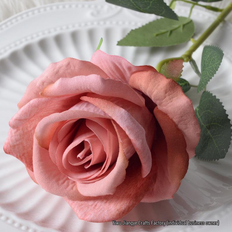 

Большой букет из шелковых роз и фланели для украшения дома на свадьбу и День святого Валентина