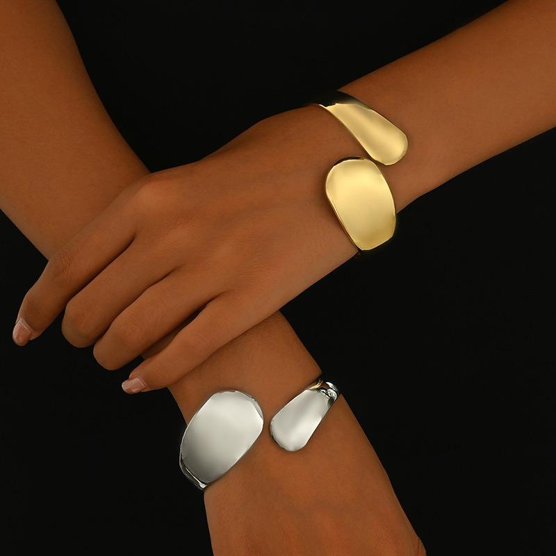 2 PCS Fashion High-grade Irregular Bracelet For Ladies