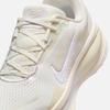 Nike Women's Breathable Road Running Shoes for Spring - NIKE VOMERO 18 IO9915