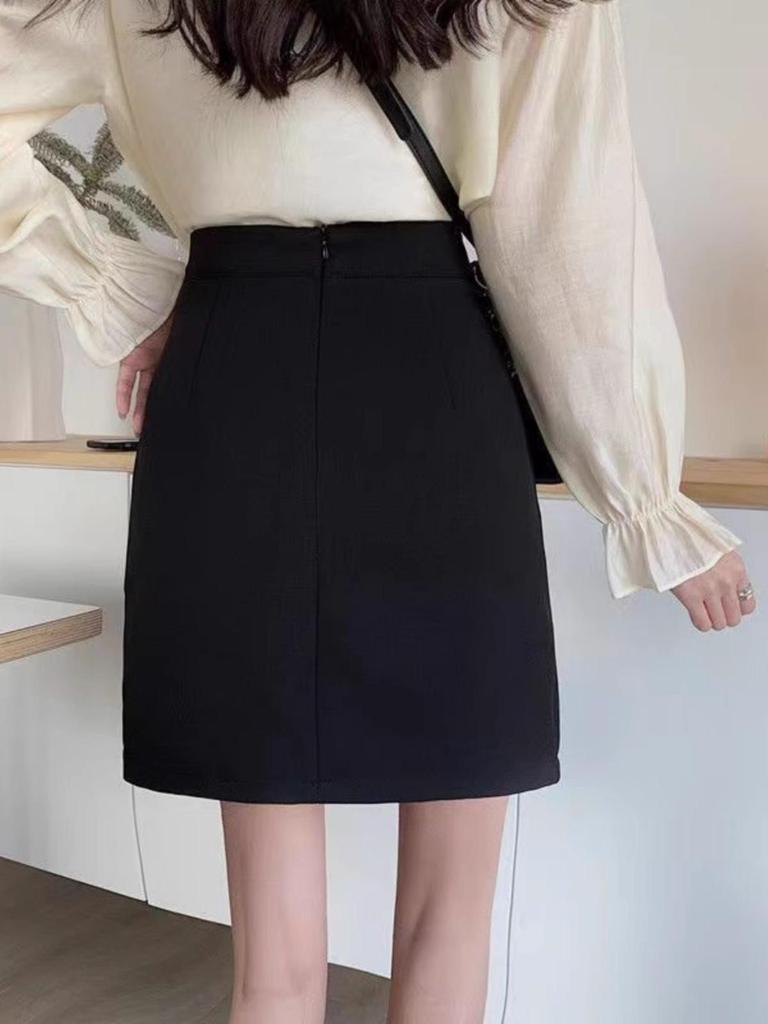 2024 Spring Women's High-Waisted A-Line Black Skirt - Slim, Fashionable, College Style