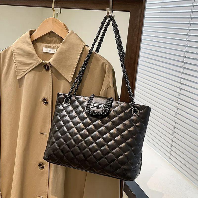 

Large capacity new small fragrant chain Internet celebrity explosion women tote high sense versatile commuter shoulder bag No specification