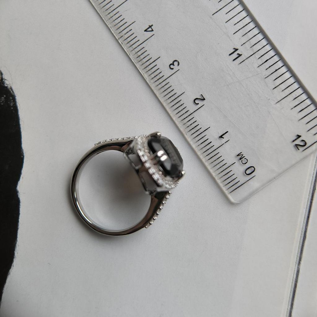 Silberring mit natürlichem Rauchtopas (Rauchquarz) 5,457 ct, mit Zirkonia, Gewicht des Artikels 4,76 g (2180340)