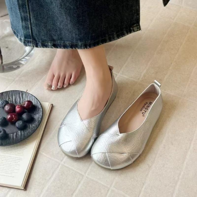 Fashion New Women Slip-on Leather Loafers Ladies Casual Round Toe Cute Flats Nurse Shoes Sneakers Spring Autumn Fashionable Ballet Shoes