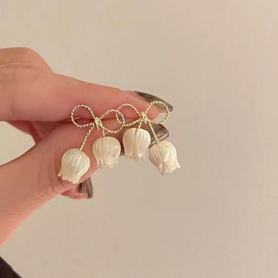 Pendientes con forma de -, Pendientes Elegantes, Pendientes con Forma de Lazo. Pendientes de Diseño Único, Versátiles y Elegantes.