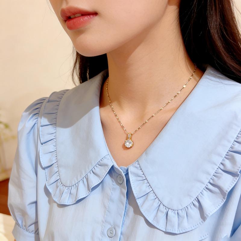 Four Claw Inlaid Zircon Simple Light Luxury Titanium Steel Clavicle Necklace