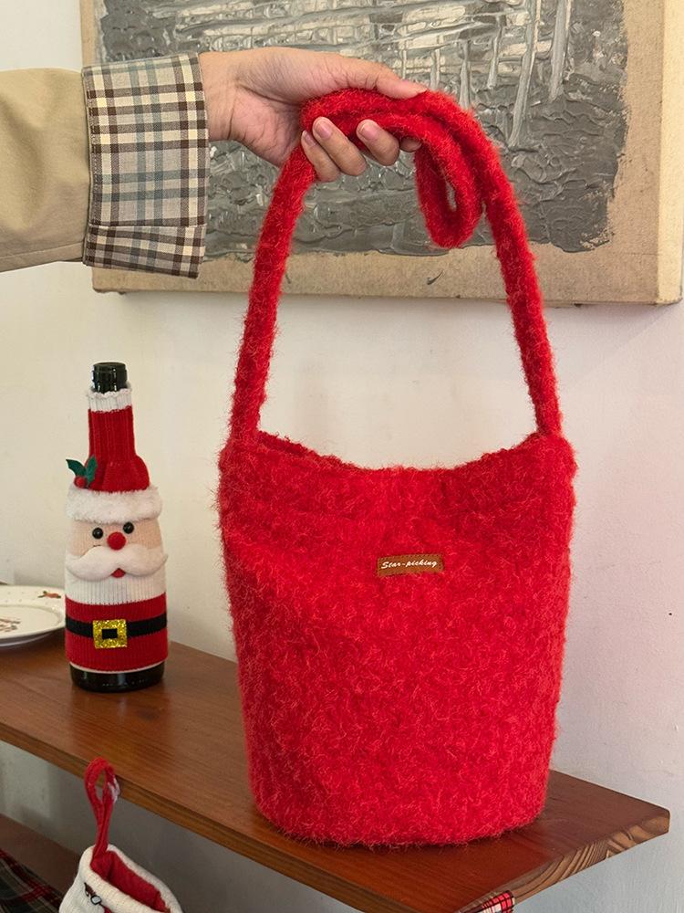 Japanese ins wind plush cute bucket bag autumn and winter new casual large-capacity niche shoulder messenger bag