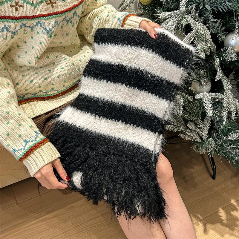 Color matching striped knitted scarf women's winter high-end sense fashion atmosphere sense warm fringed scarf
