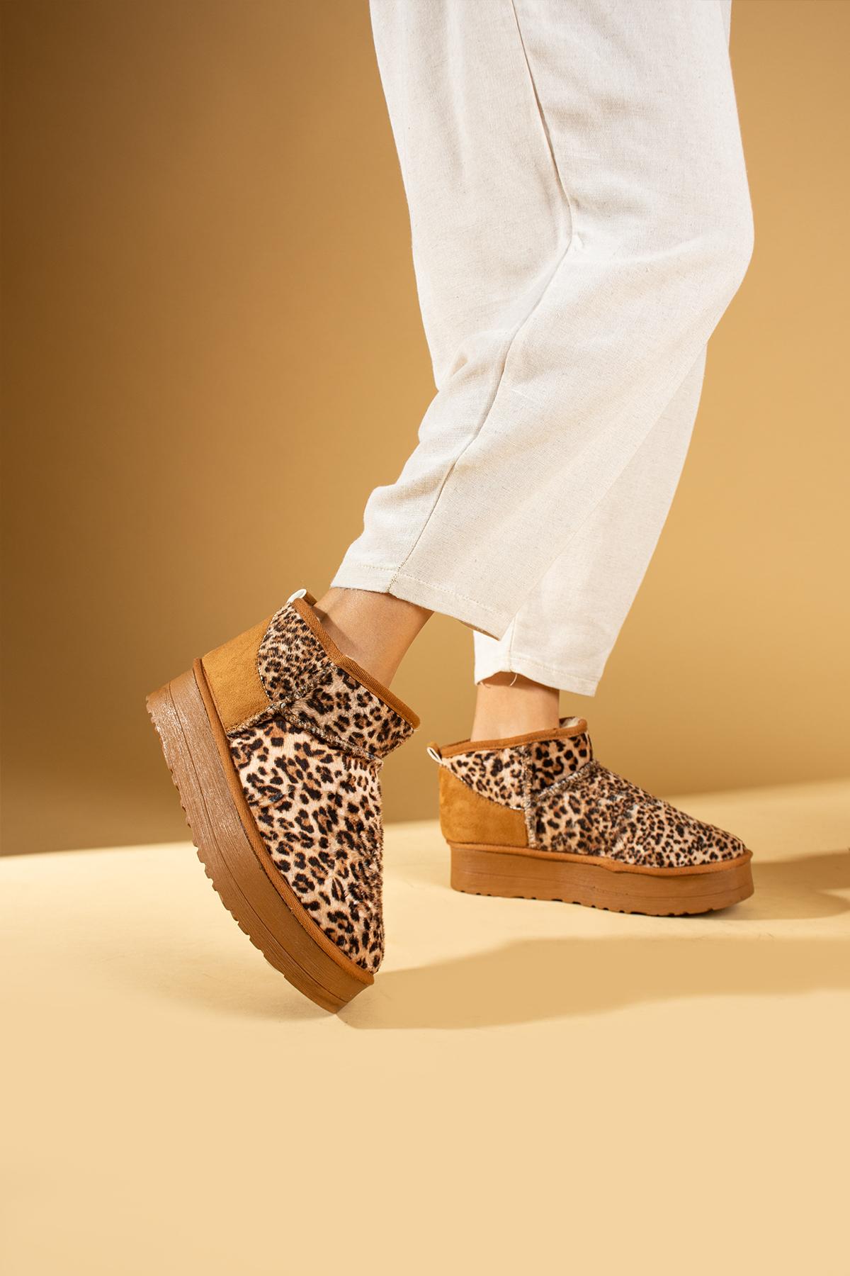 

Удобные женские сапоги с шерстяной подкладкой на высокой подошве 007-1999-23Леопард