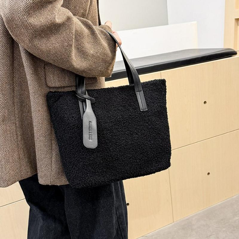 New Fluffy Simple and Versatile Tote Bags for Women Winter Faux Fur Commuting Shoulder Bag Fashi Textured Casual Storage Bag