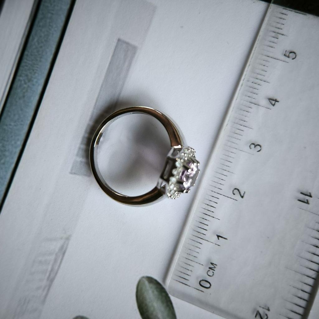 Серебряное кольцо с натуральным аметистом 1.53ct, вес изделия 3,13 гр (2189398)