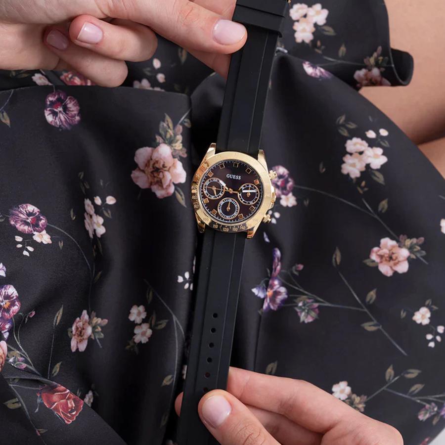 Women's Fashionable Quartz Watch. Available In Various Colors. Three-Hand Design. Features Date Display For Daily Casual Wear