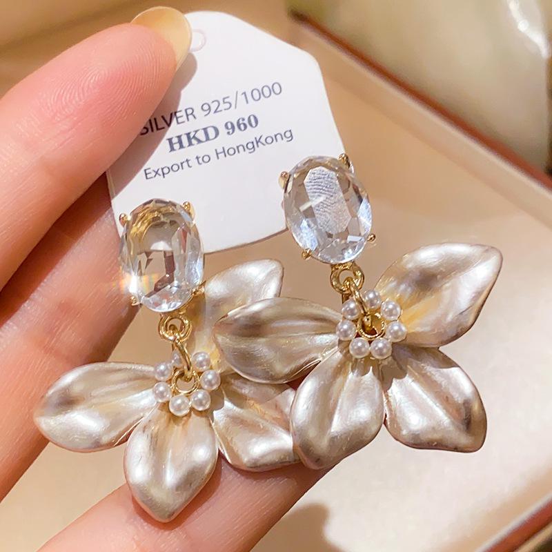 Gold-Plated Vintage Bow Pearl Earrings - Luxury Niche Design Stud Jewelry
