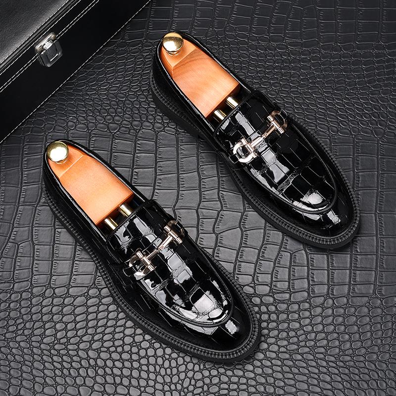 Fashion New Pointed Toe Beige Black Flats Metal Button Leather Shoes For Men Male Wedding Dress Prom Homecoming Shoes Zapatos Hombre