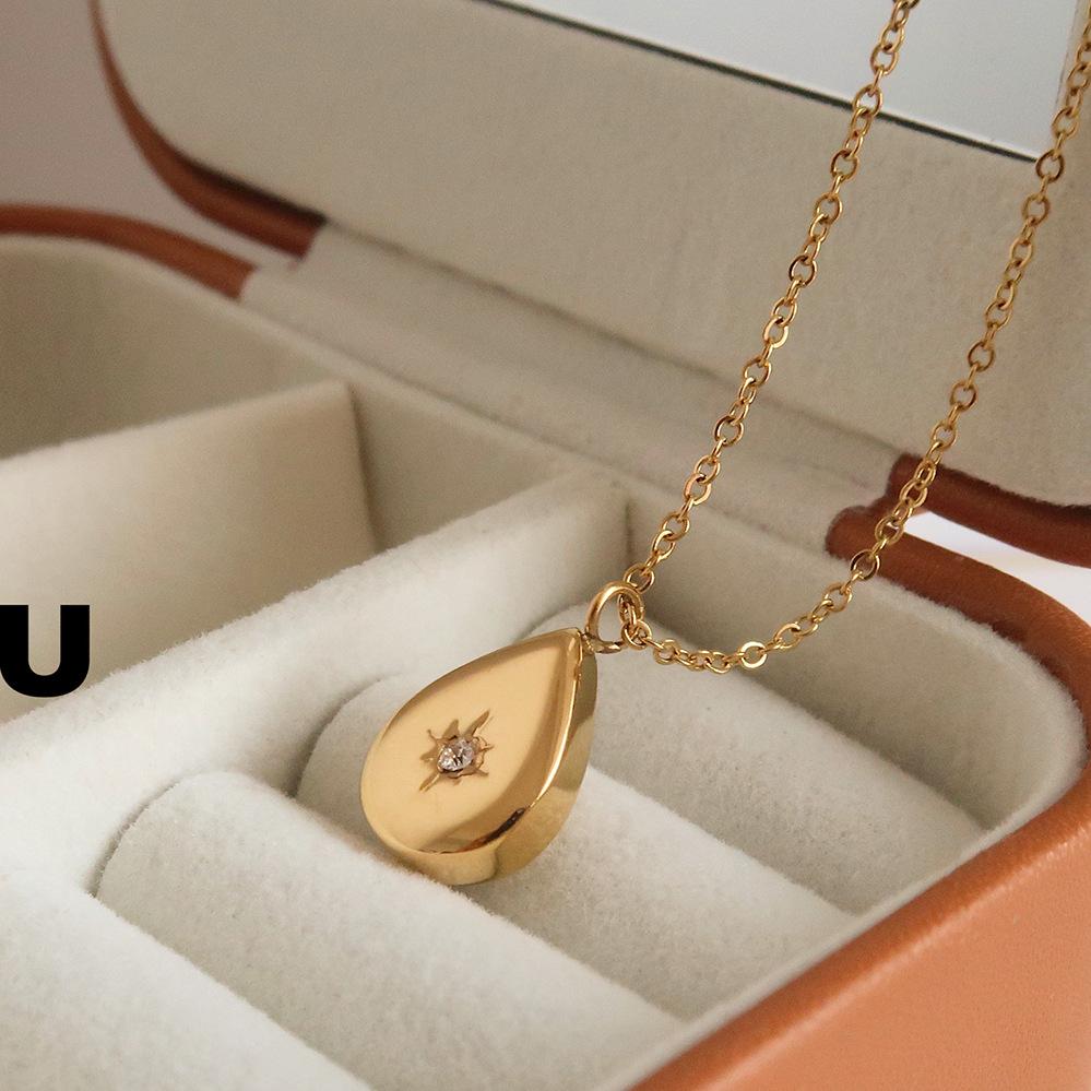 

Three-dimensional water drop octagram gemstone square necklace personalized romantic collarbone chain color retention