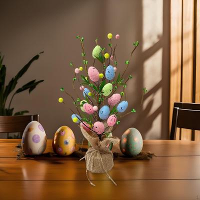 Freude: Festlicher Ostereierbaum mit Sackleinensockel