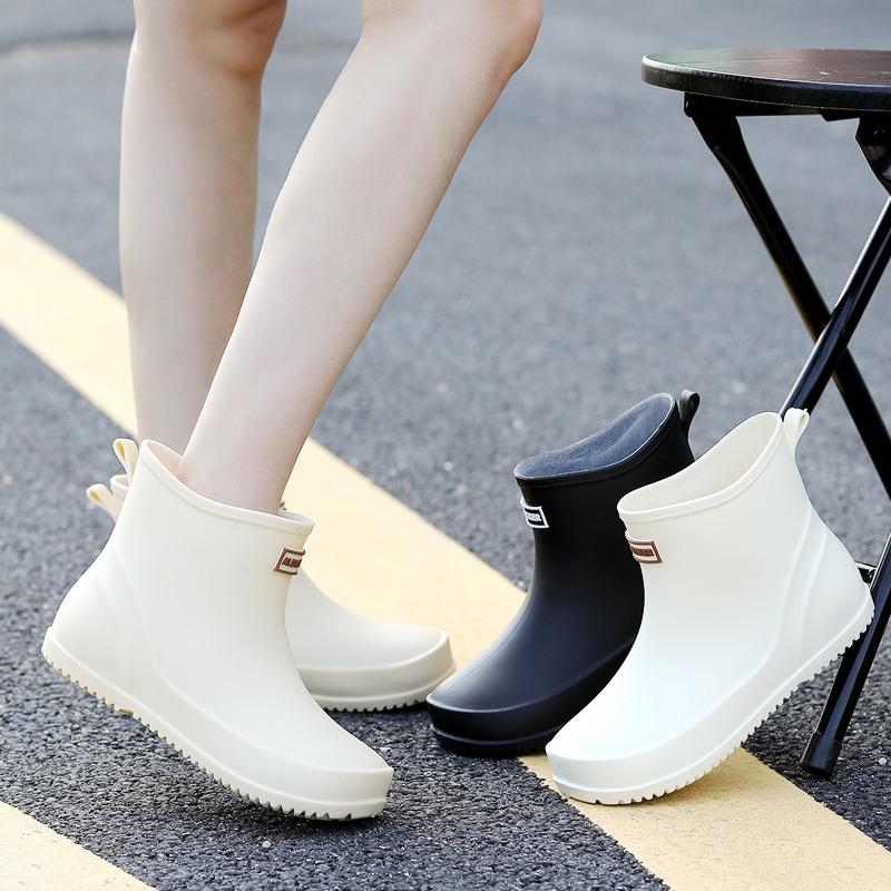Women's short rain shoes simple black fashion rain boots women's wading shoes non-slip versatile rubber shoes warm short boots