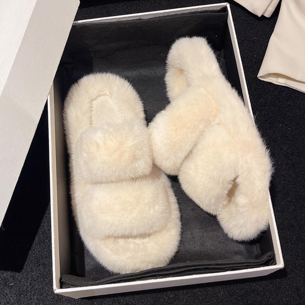 

Европейские и американские однотонные тапочки большого размера 42 с мохнатыми вставками, женская одежда, осень 2024, удобные и универсальные односложные домашние тапочки для женщин 35