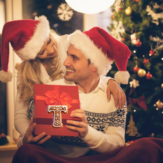 1/26Pcs Gingerbread Alphabet Ornaments 26 Initial Letter Candy Cane Pendant with Berries Pattern Mini Monogram