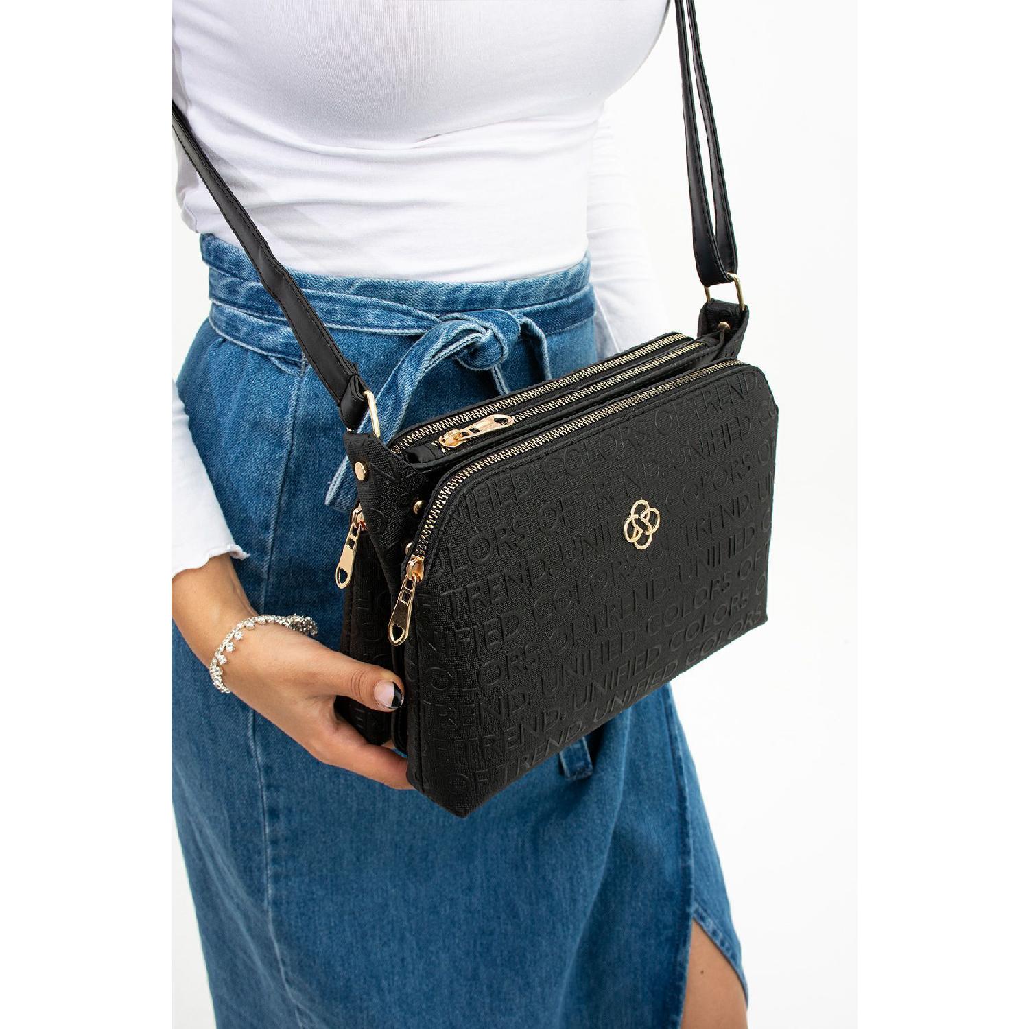 

Водовідштовхувальна водовідштовхувальна сумка з чорним текстом і трьома відділеннями на плечових лямках Standart