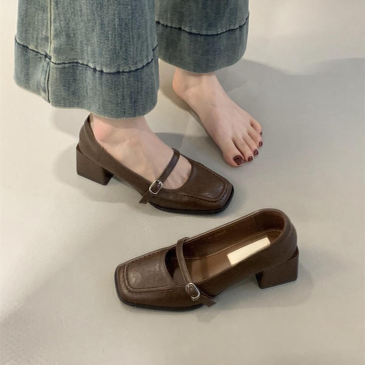 

Retro square head high heels, shallow mouth single shoes, women s spring and autumn new French temperament, evening breeze thick heel leather shoes 35