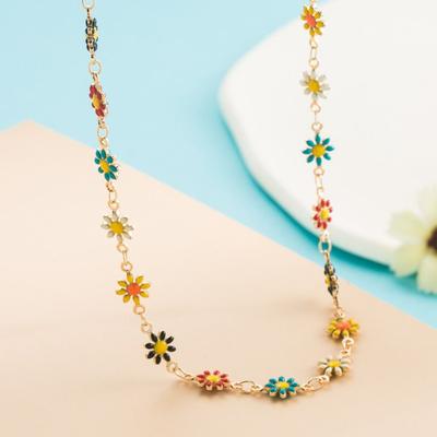 Collana corta colorata con ciondolo a margherita dolce, catenina clavicolare adorabile per feste, girocollo corto per bambine