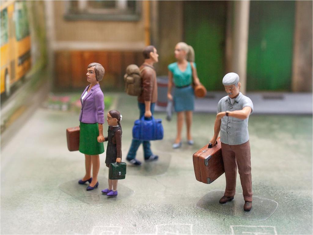 ICM 1/35 Chernobyl 5 Evacuee Set Plastic Model Kit 35905