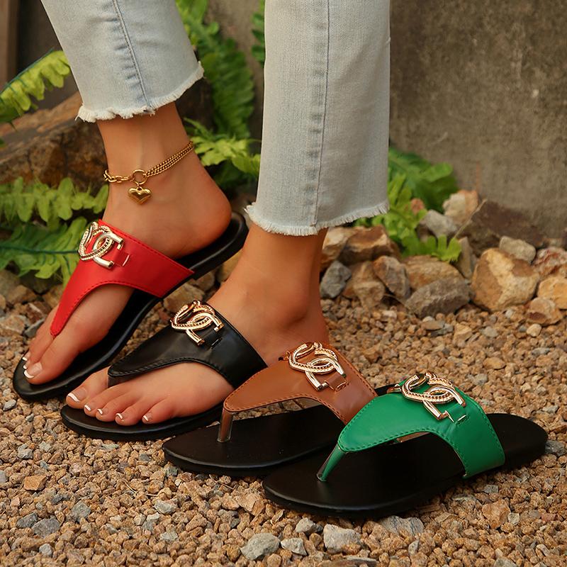 Fashion Metal Decor Summer Flip Flops for Women Lightweight Clip Toe Flat Sandals Woman Comfortable Non Slip Beach Slippers 2025