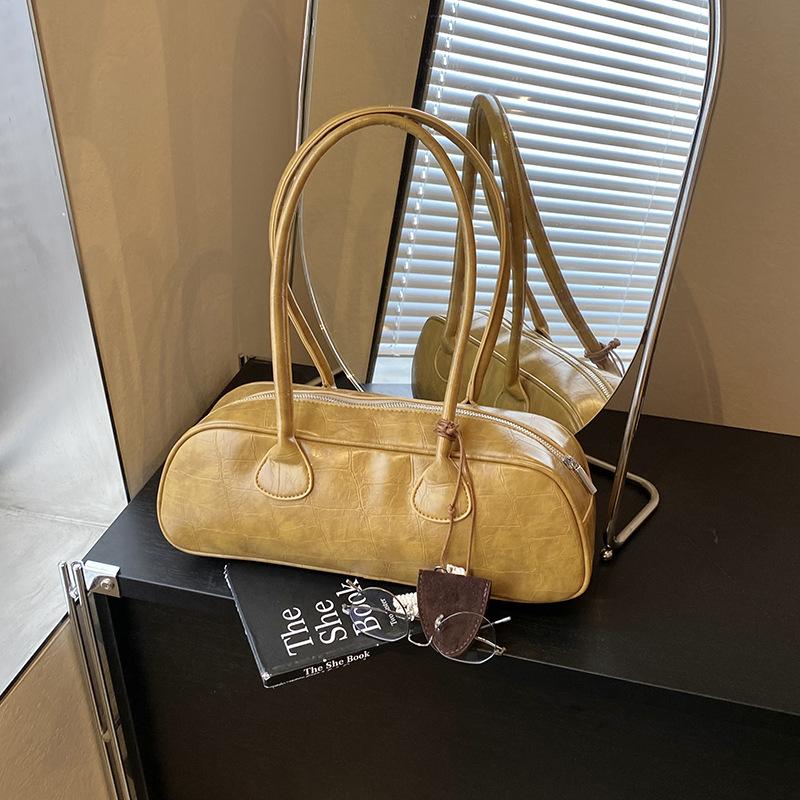 Niche bag women's fashion high-end sense portable shoulder bag popular underarm baguette bag