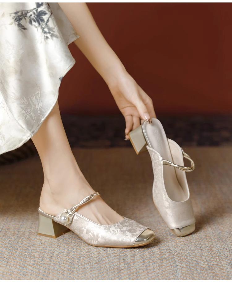 

Новые туфли Мэри Джейн в китайском стиле женские 2025 новые тапочки с принтом и квадратным носком летние с перемычкой и уличной подошвой 40 шампанского