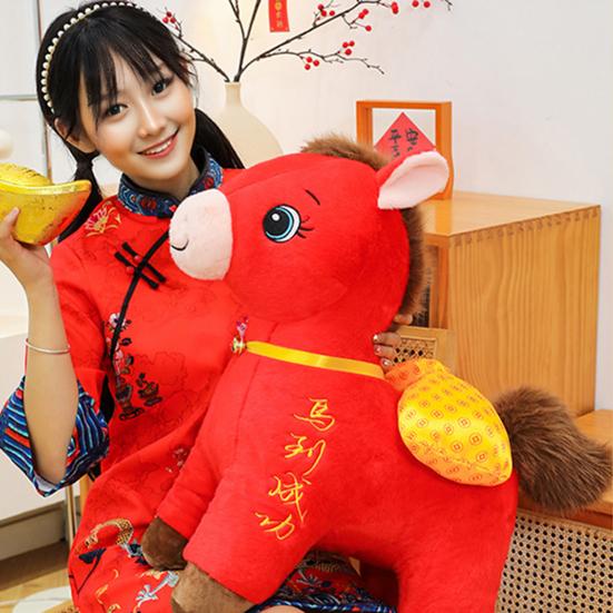 Koňská panenka s potiskem písmen Pro štěstí v roce koně Čínský styl Výplň z PP bavlny Znamení zvěrokruhu Plyšová poníková figurka