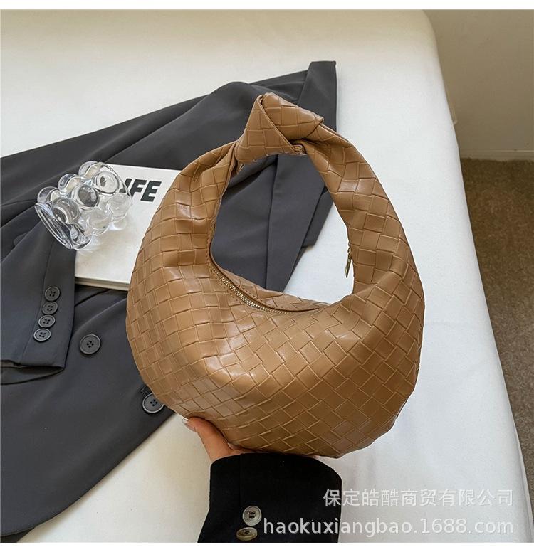 Niche design hand-woven bag versatile underarm bag women's high sense 2025 new single shoulder portable dumpling bag
