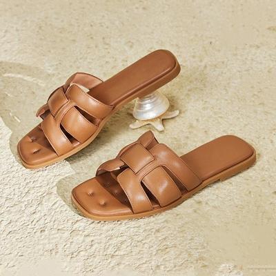 2025 neue weiche Leder weichsohlige Sommer Flachboden Hausschuhe Damen Sommer Mode Außenbekleidung Sommer Ein-Wort-Slipper heißer Wind Damenschuhe