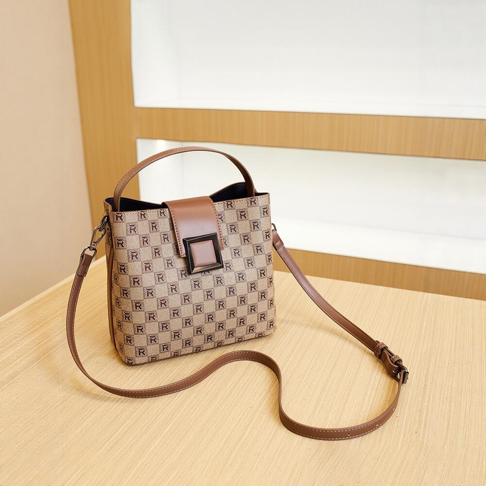 Women's shoulder bag 2026 new model with monogram print, bucket bag, fashionable and versatile crossbody bag, high-end feel for commuting