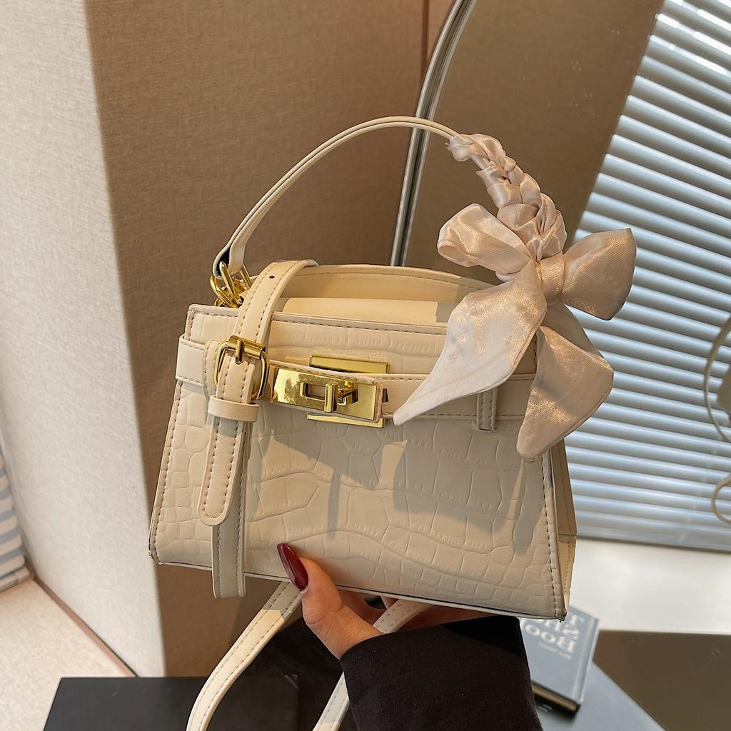 Handbag Women's New Shoulder Messenger Bag Versatile Commuter Bag