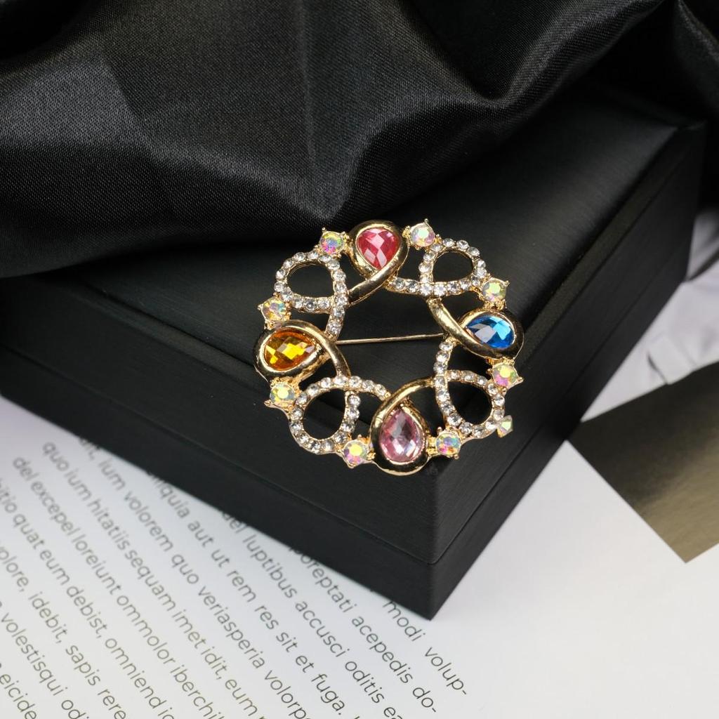 Retro Flower Pearl & Diamond Alloy Brooch Pin