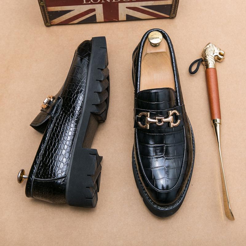 Pointed leather shoes autumn new British heightening hair stylist personalized crocodile pattern shoes