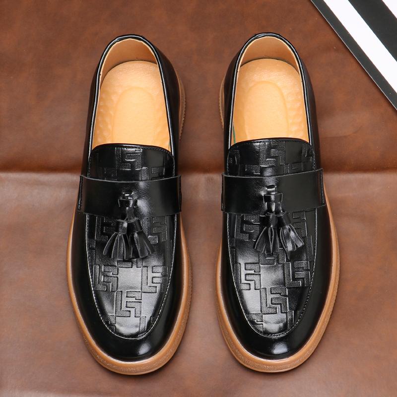 Men Classic Retro Tassels Loafers Fashion Men's Casual Shoes Embossed Leather Mens Slip-on Thick Sole Outdoor Flats 9607