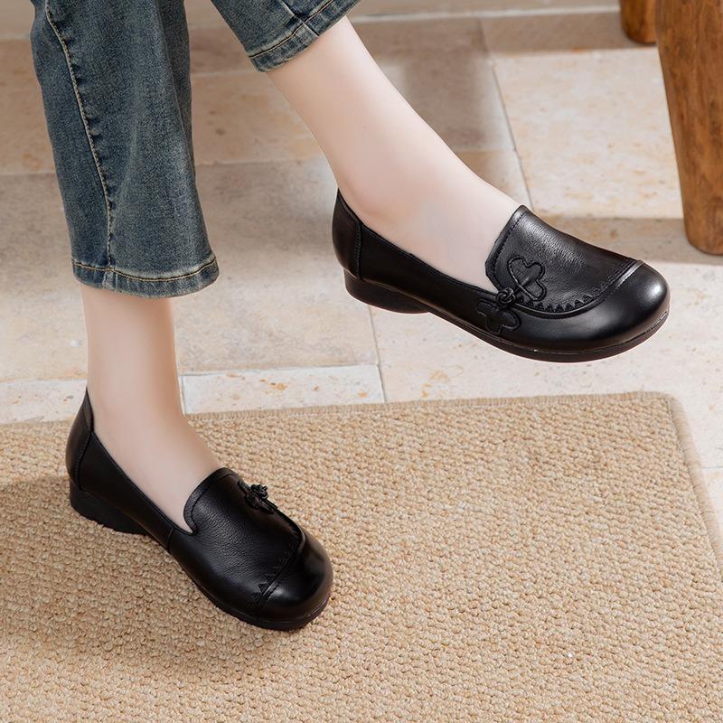 Leather round head retro mother single shoes women's autumn comfortable flat heel beef tendon soft sole old man shoes