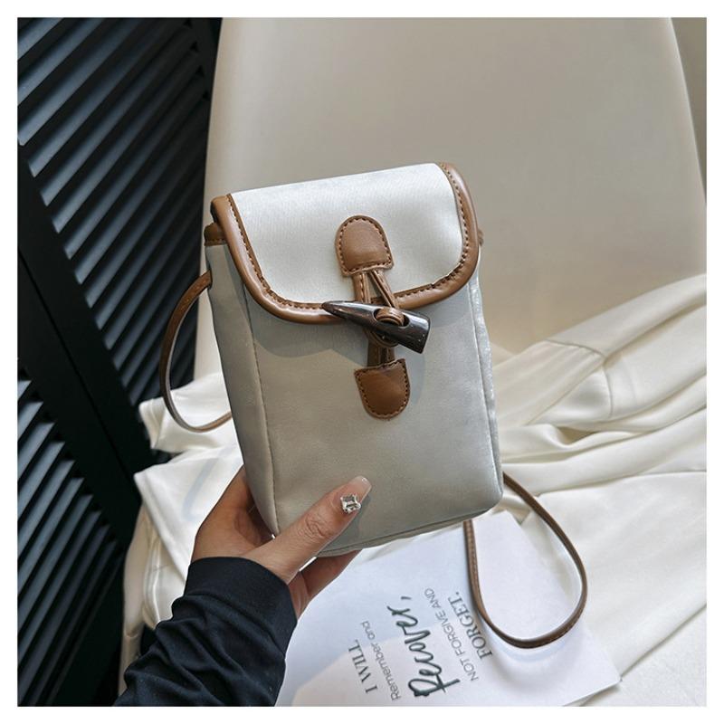 New Simple Casual Small Bag Women's Niche Design Shoulder Messenger Bag Fashionable Versatile Mobile Phone Bag