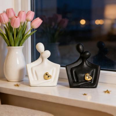 Statua di Coppia in Ceramica che si Abbraccia e si Bacia Figurine di Amanti per Supporto TV Scaffale Decorazione Scultura di Coppia Romantica a Forma di Cuore per Anniversario Regalo di San Valentino