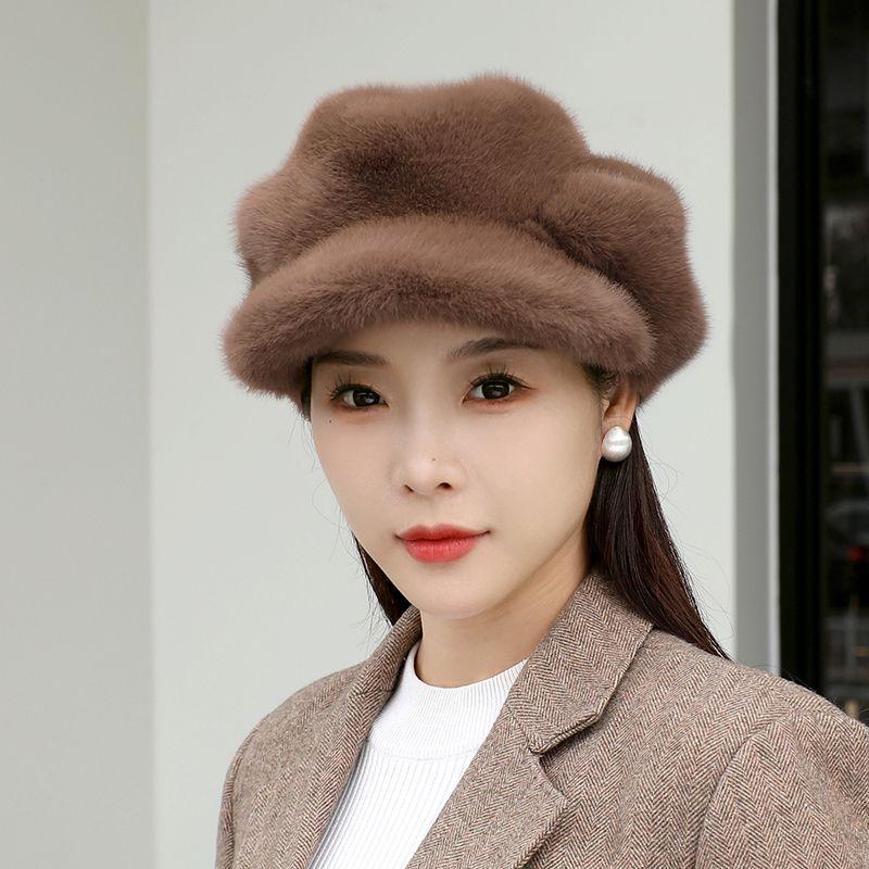 Elegante Faux Fur Baret voor Dames - Winterwarmte met Verstelbare Metalen Sluiting, Chic Imitatie Nerts Design, Perfect voor Kerstuitjes